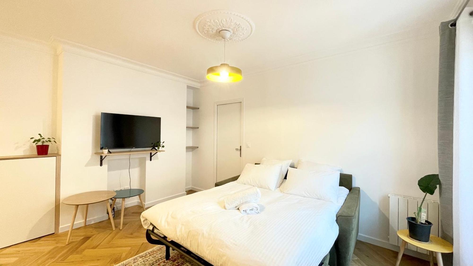 Justine Suite, Place De La République Parigi