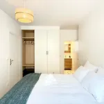 Justine Suite, Place de la République