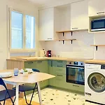 Justine Suite, Place de la République